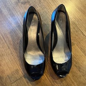 NWOT Women’s Black Heels size 8